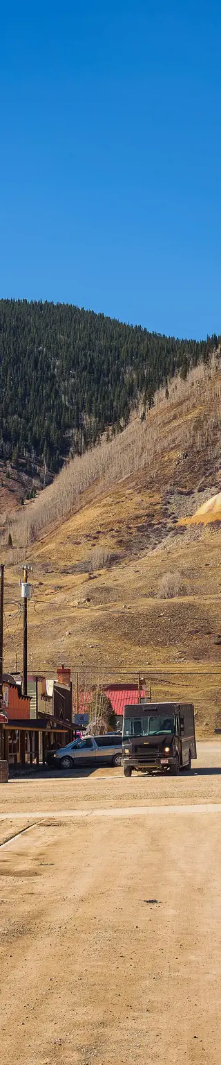 Besuche die viktorianische Minenstadt per Dampfeisenbahn